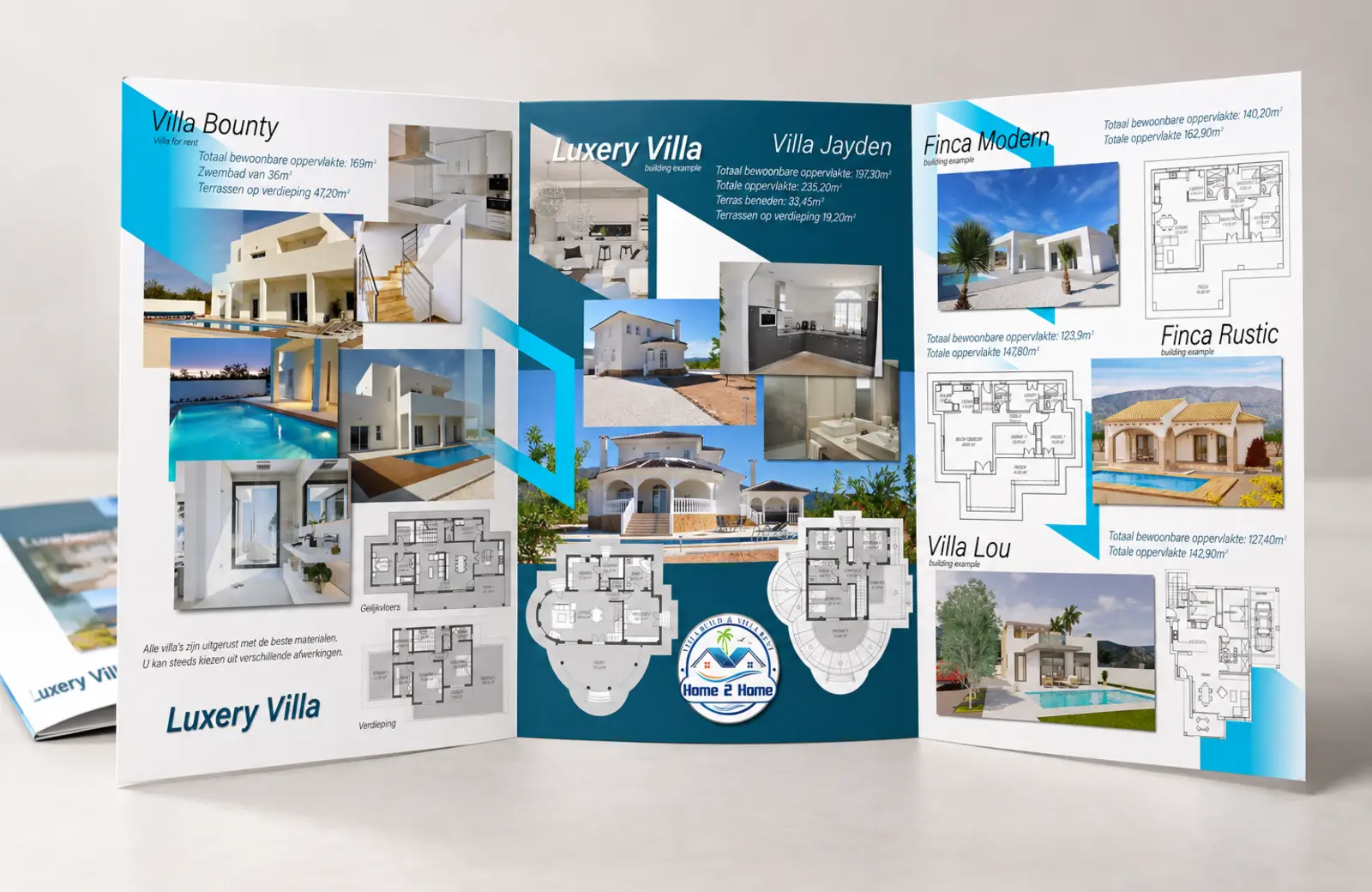 Opengevouwen 3-luik folder van Home2Home met villa’s en bouwplannen