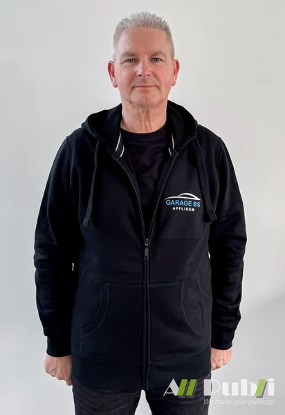 Zwarte hoodie met rist borstlogo van Garage BS Affligem | All Publi